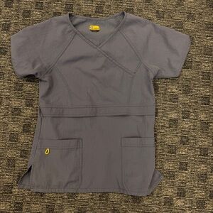 Gray Wonderwink Scrub Top with Pockets Sz small/ style 6314